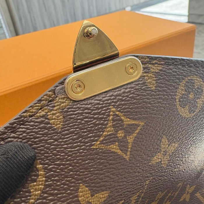 *SHIHNA名牌精品* LV M40780 Metis 經典帆布原花郵差包-2