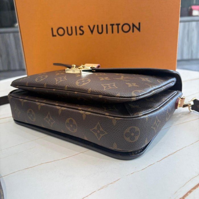 *SHIHNA名牌精品* LV M40780 Metis 經典帆布原花郵差包-9