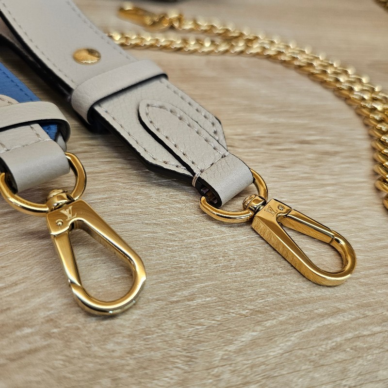 [現省3.5萬🎁] LV淺灰褐色米白牛皮金釦 LockMe Tender轉釦肩斜背包-17