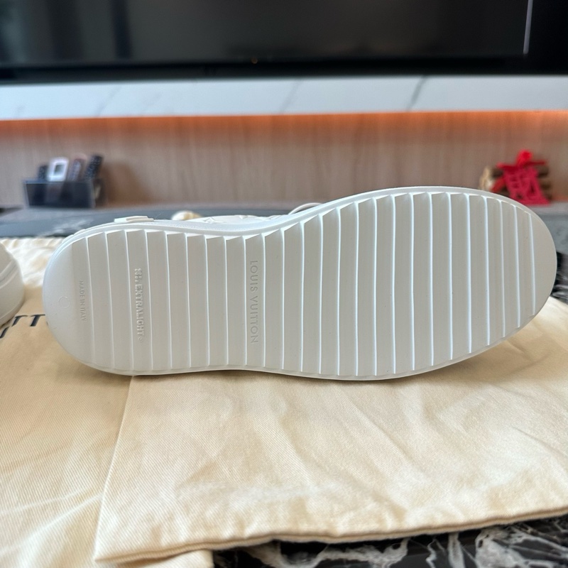閒置新未使用LV/路易威登 白色老花滿印 time out 系帶圓頭低幫板鞋 松糕鞋 36碼  有塵袋-5
