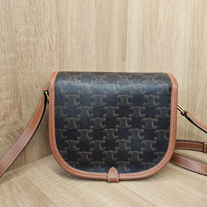 [熱門好物甜價出🎁平台最甜新年回饋❣️] Celine老花金釦斜背馬鞍包-1