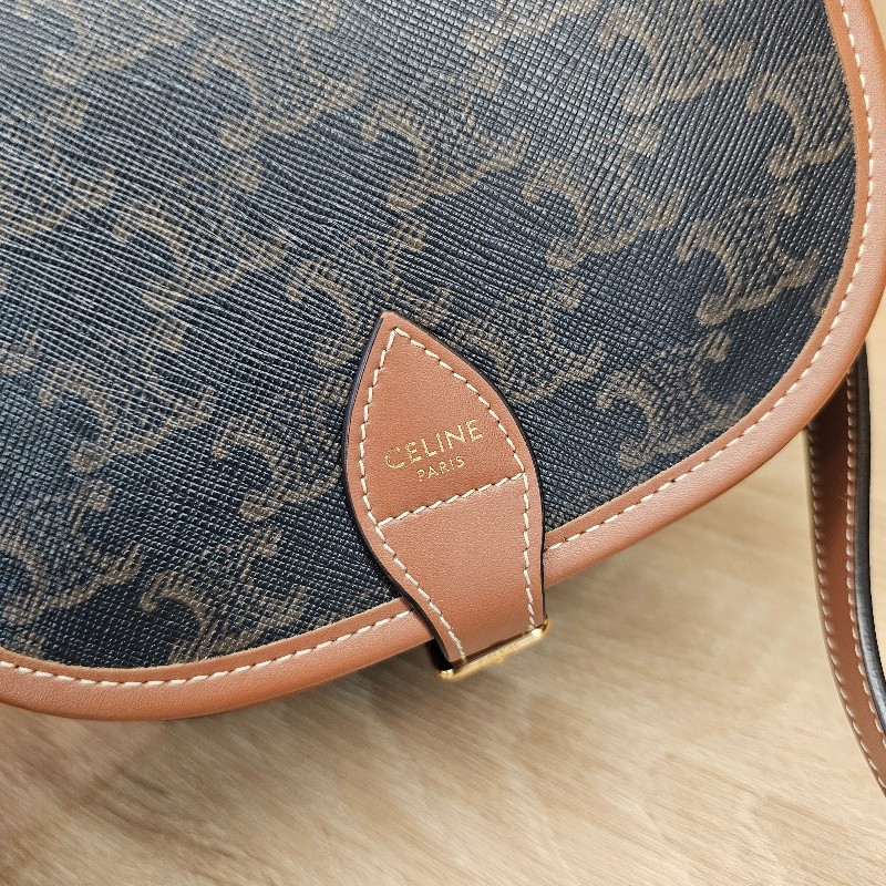 [熱門好物甜價出🎁平台最甜新年回饋❣️] Celine老花金釦斜背馬鞍包-9