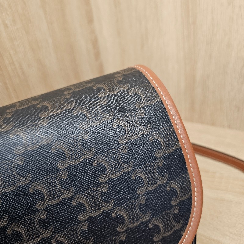 [熱門好物甜價出🎁平台最甜新年回饋❣️] Celine老花金釦斜背馬鞍包-11