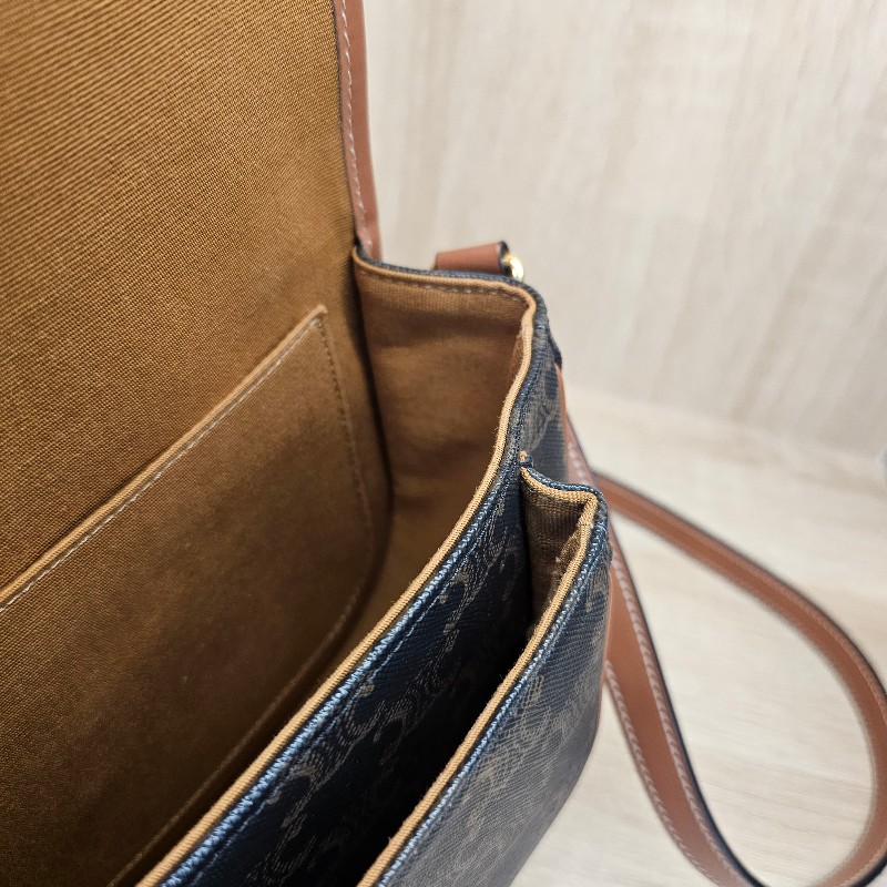 [熱門好物甜價出🎁平台最甜新年回饋❣️] Celine老花金釦斜背馬鞍包-17