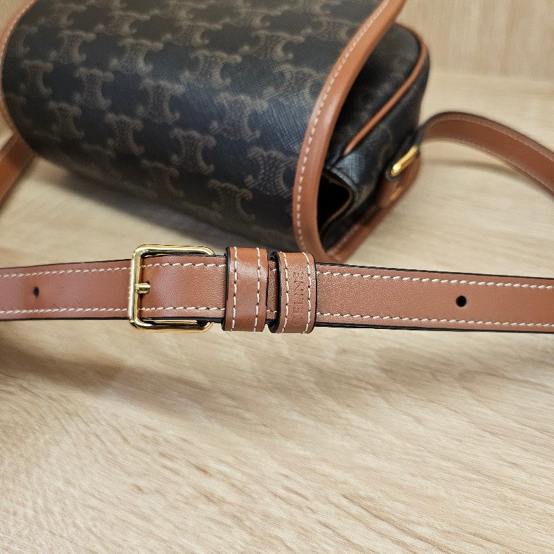 [熱門好物甜價出🎁平台最甜新年回饋❣️] Celine老花金釦斜背馬鞍包-19