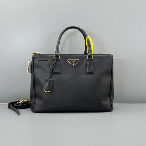 95新 二手Prada普拉達殺手包大號黑色，無附件