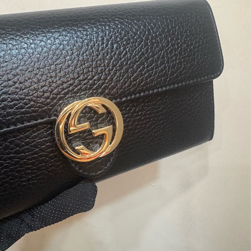 GUCCI 金屬雙G LOGO荔枝紋 牛皮扣式長夾-1