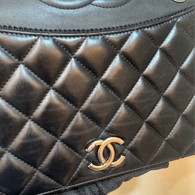 香奈兒 chanel 黑色復古銀浮雕雙c logo-1