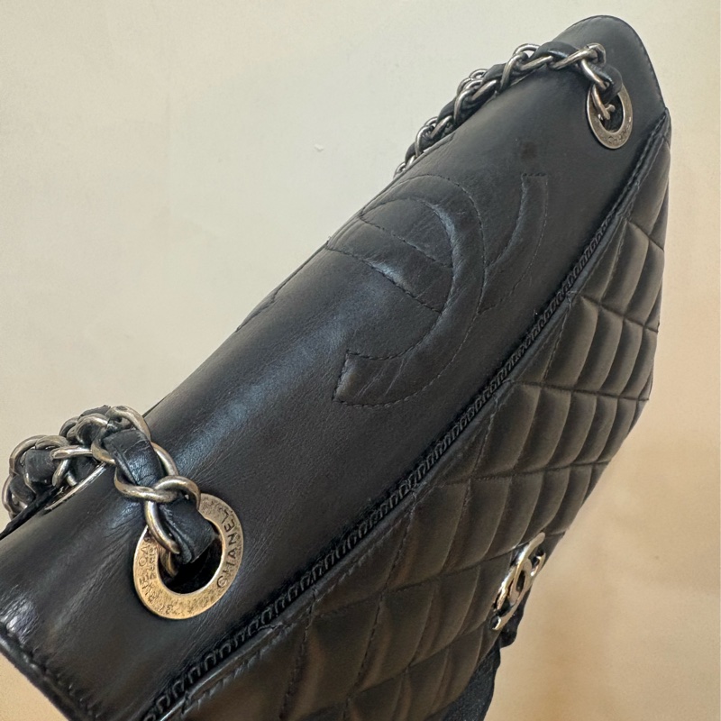 香奈兒 chanel 黑色復古銀浮雕雙c logo-2