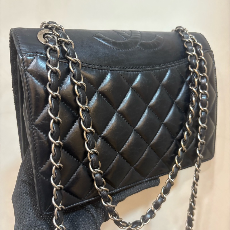 香奈兒 chanel 黑色復古銀浮雕雙c logo-4