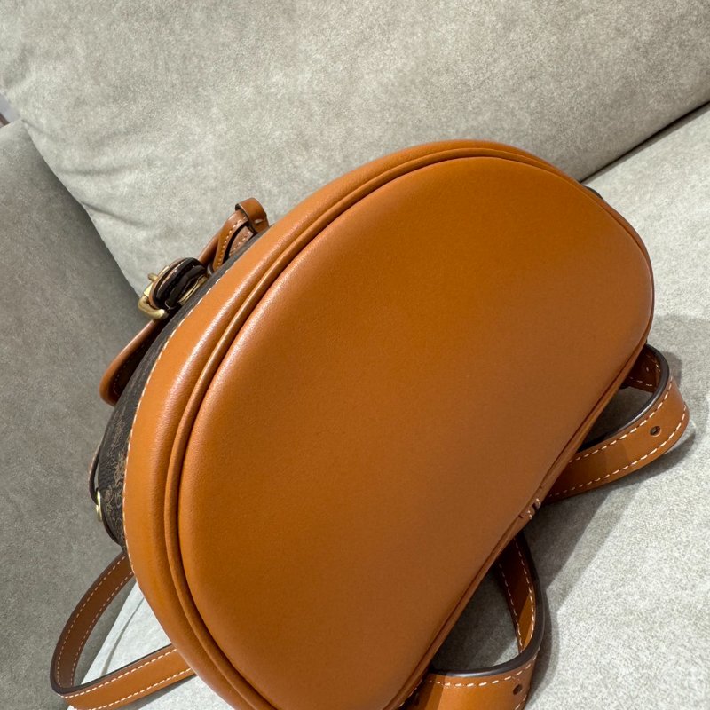 *SHIHNA名牌精品* Coach馬車印花Harper後背包-4