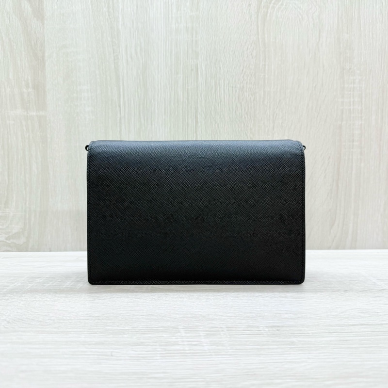 PRADA黑色牛皮銀釦信封下蓋斜背包1BP020-1