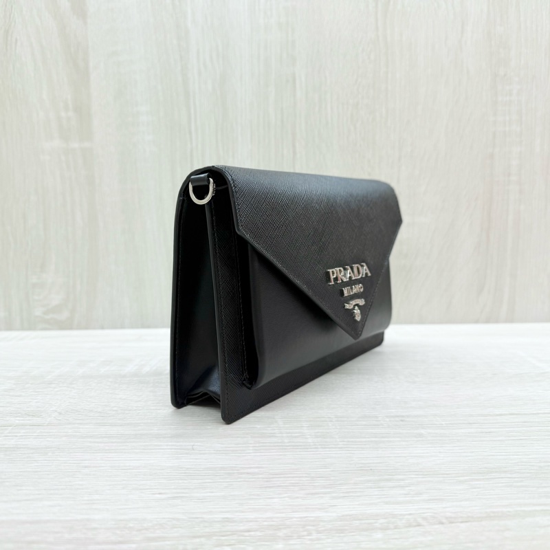 PRADA黑色牛皮銀釦信封下蓋斜背包1BP020-3