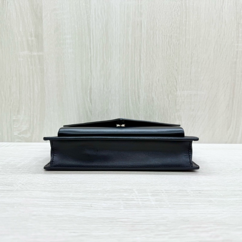 PRADA黑色牛皮銀釦信封下蓋斜背包1BP020-4