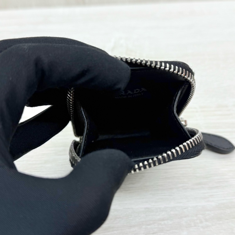 PRADA黑色牛皮銀釦信封下蓋斜背包1BP020-11