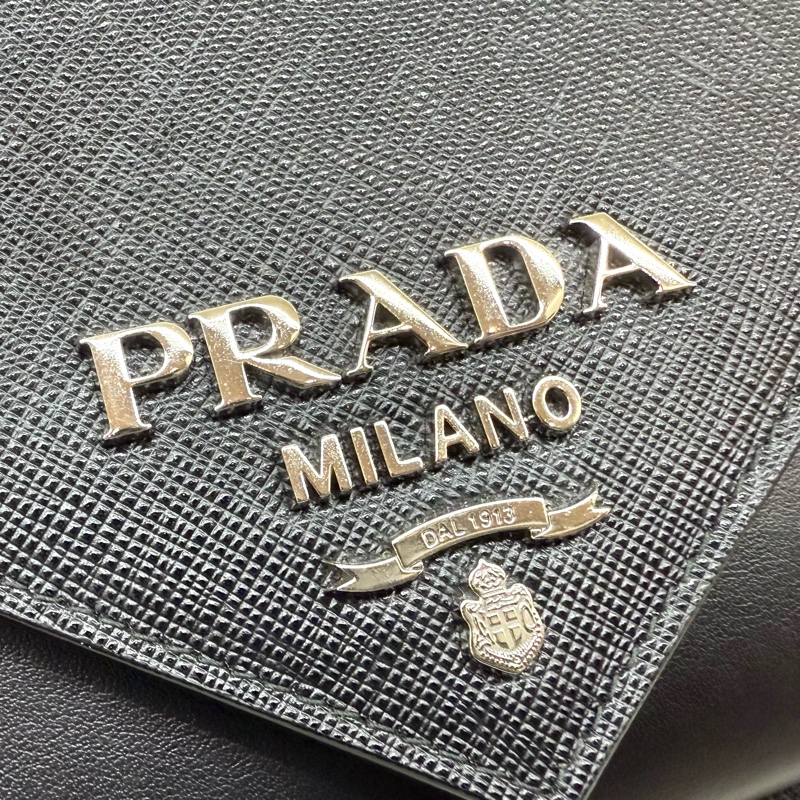 PRADA黑色牛皮銀釦信封下蓋斜背包1BP020-17