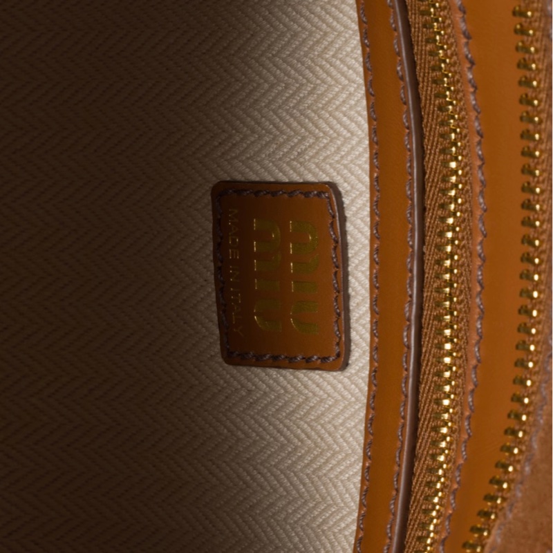 (9.5成新)miu miu麂皮肩背包 aventure Miumiu-6