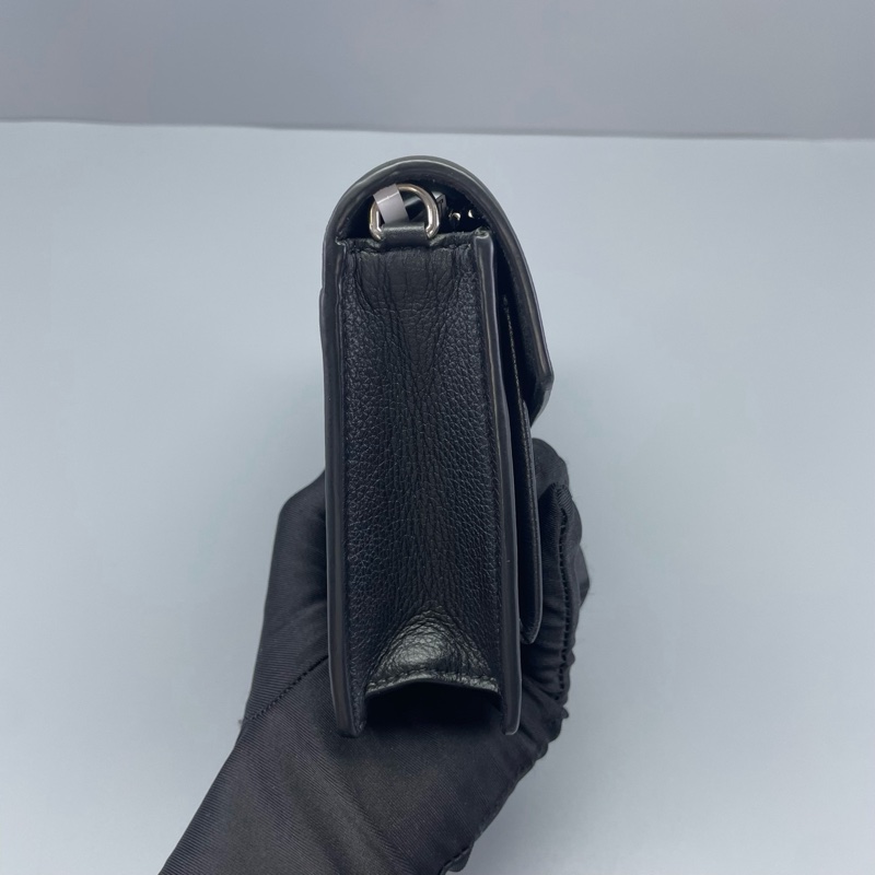 大全配🈶台灣購證❤️ #lv #lockme #黑銀 #牛皮 #woc-6