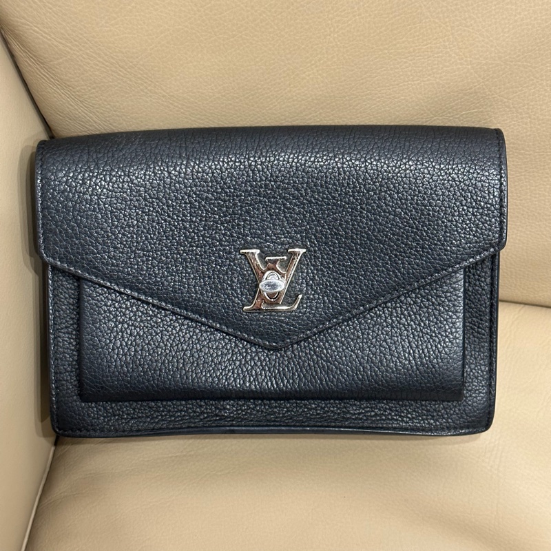 大全配🈶台灣購證❤️ #lv #lockme #黑銀 #牛皮 #woc-9