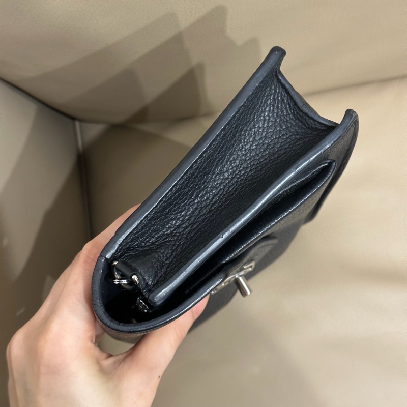 大全配🈶台灣購證❤️ #lv #lockme #黑銀 #牛皮 #woc-12