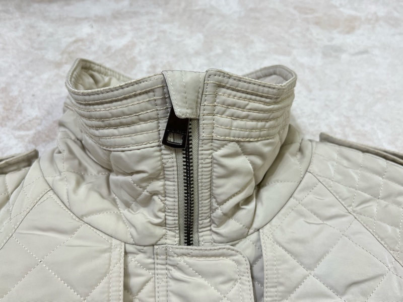 Burberry London 米色絎縫風衣-Nova 格紋內襯 原價2折出售 經典必備不退流行-2