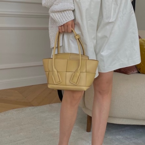 BV芥末黃小牛皮大編織ARCO 29手提側背包