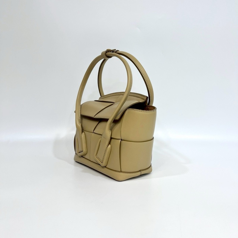 BV芥末黃小牛皮大編織ARCO 29手提側背包-8