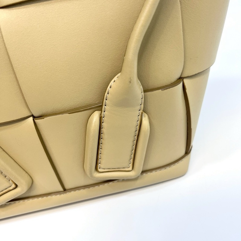 BV芥末黃小牛皮大編織ARCO 29手提側背包-15