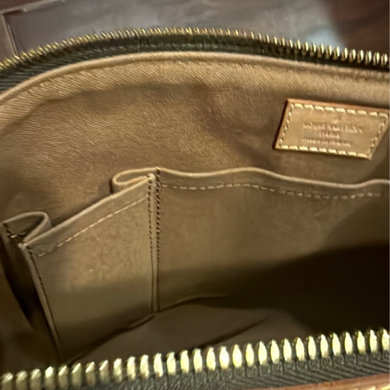 Louis Vuitton Palermo PM Monogram 帆布手提/肩背包。-22