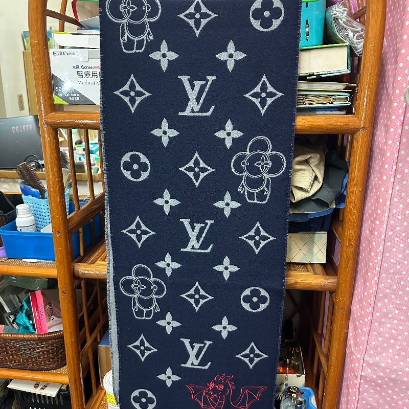 (有購買證明)LV龍年限量圍巾M79189 Vivienne Dragon Scarf-0