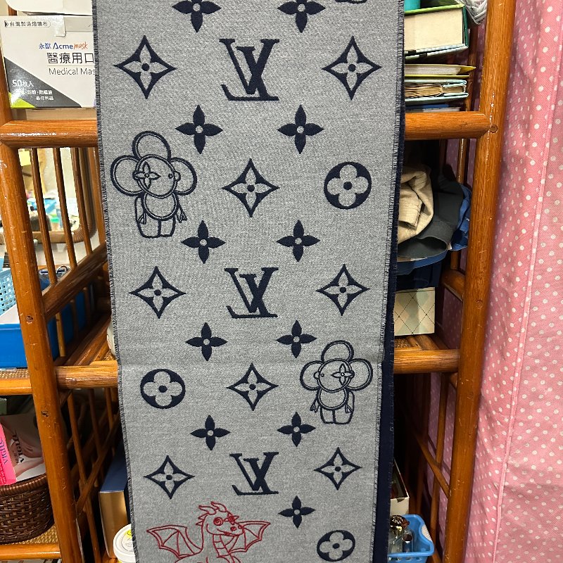 (有購買證明)LV龍年限量圍巾M79189 Vivienne Dragon Scarf-3