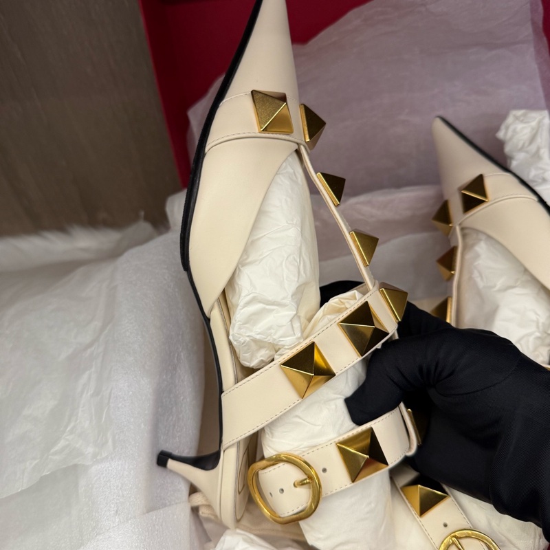 98新Valentino 華倫天奴白色大鉚釘高跟鞋低跟尖頭 36.5碼  跟高3-4cm-1