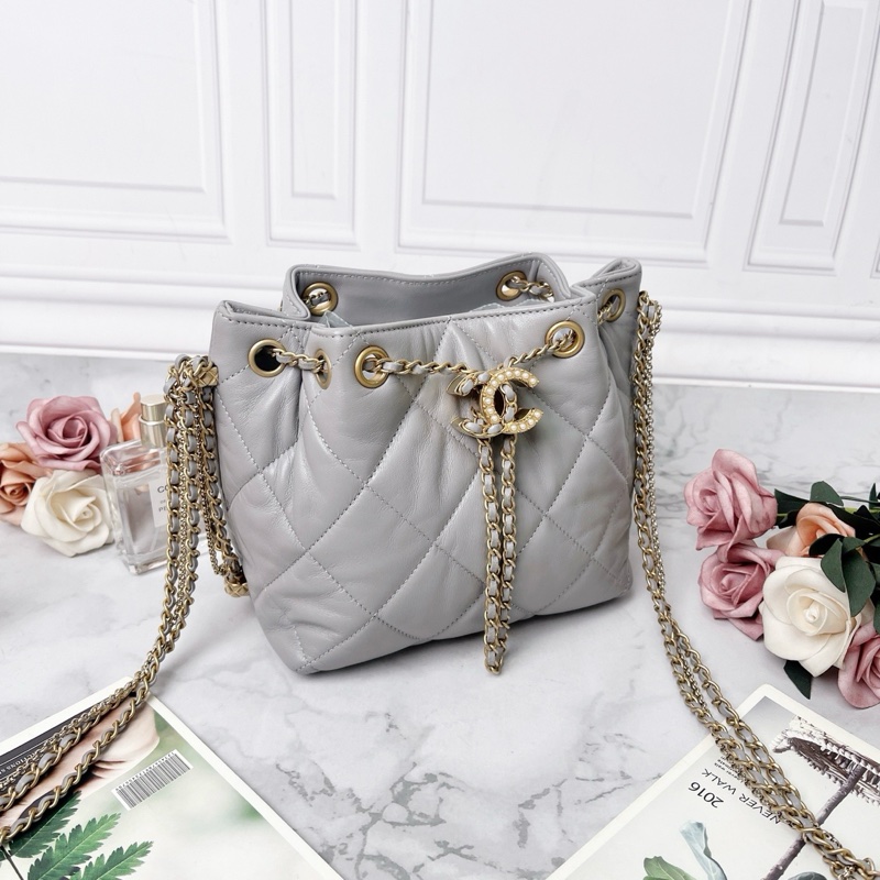 Chanel 21B灰色鴛鴦扣水桶包15.5×17.5×12 芯片款 98新配件塵袋-3