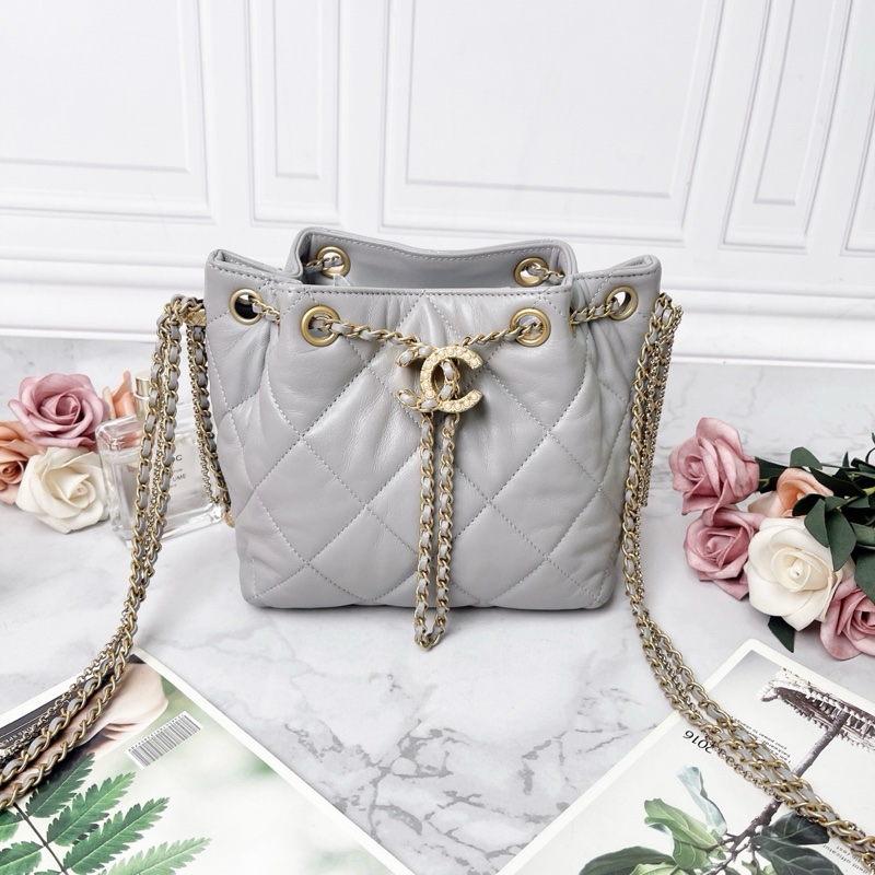 Chanel 21B灰色鴛鴦扣水桶包15.5×17.5×12 芯片款 98新配件塵袋-4
