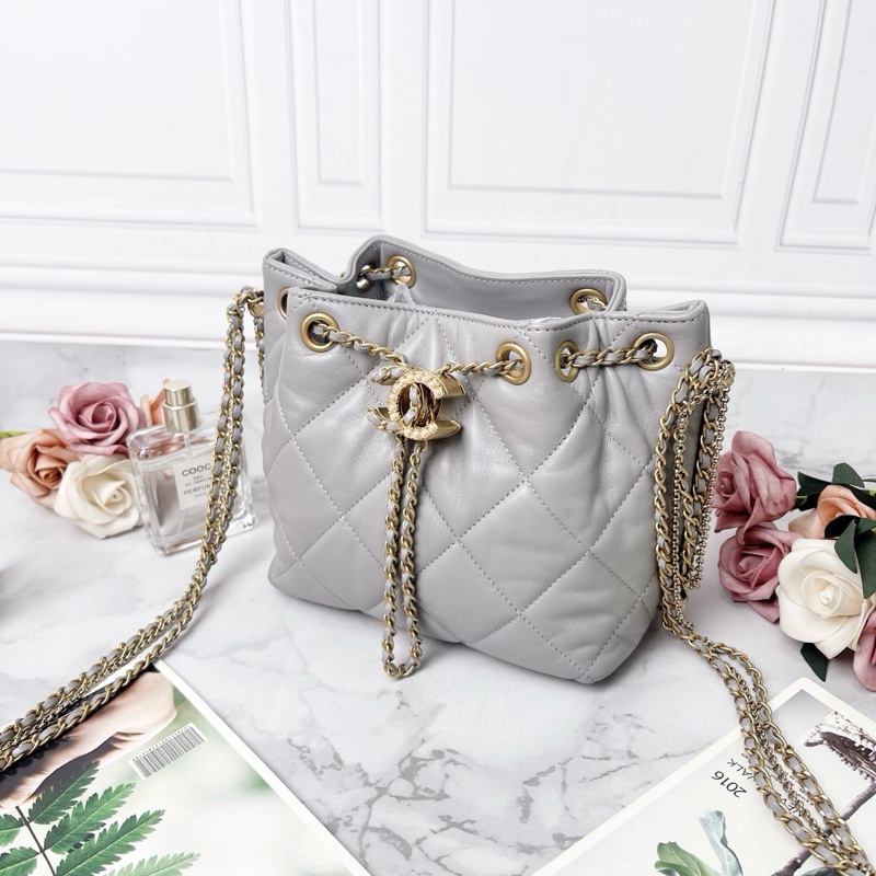 Chanel 21B灰色鴛鴦扣水桶包15.5×17.5×12 芯片款 98新配件塵袋-5