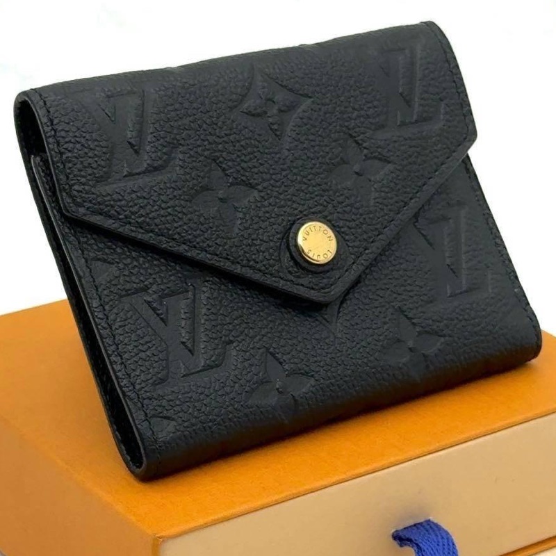 🌷LouisVuitton 壓紋短夾錢包 ｜經典花紋✦fufu style 精品✦ 氣質款｜-2
