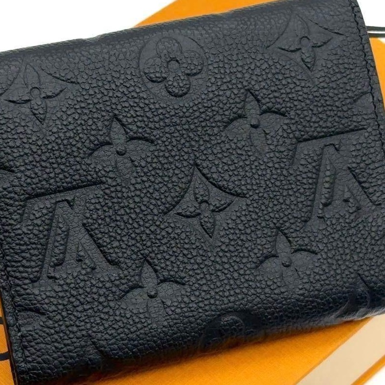 🌷LouisVuitton 壓紋短夾錢包 ｜經典花紋✦fufu style 精品✦ 氣質款｜-8