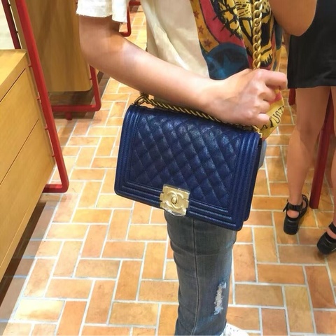 Chanel海軍藍中號leboy荔枝皮肩背斜背包25*15*9 98新配件塵袋保卡