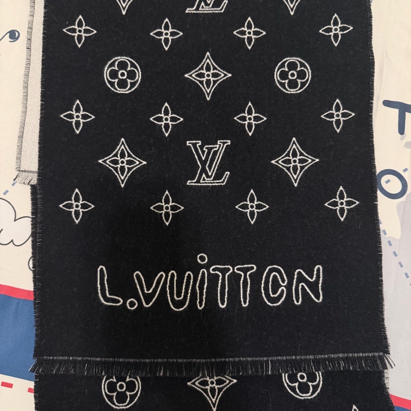 Louis Vuitton Monogram Blast 黑色圍巾｜原價18600｜男女可用-4