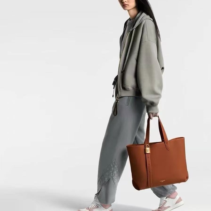 LV LOW KEY CABAS巧克力色小牛皮金色鎖頭手提肩背包14×30×14cm 全新閒置配件購證塵袋盒子-0