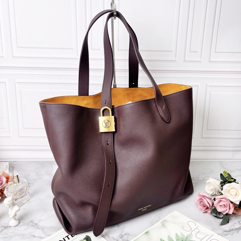 LV LOW KEY CABAS巧克力色小牛皮金色鎖頭手提肩背包14×30×14cm 全新閒置配件購證塵袋盒子-2