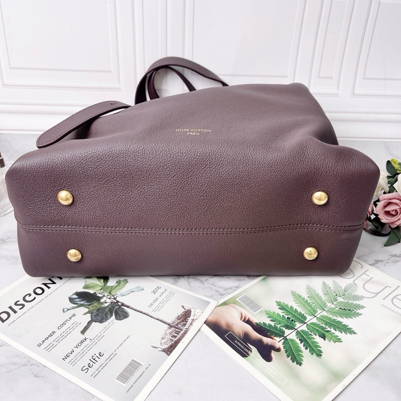 LV LOW KEY CABAS巧克力色小牛皮金色鎖頭手提肩背包14×30×14cm 全新閒置配件購證塵袋盒子-3