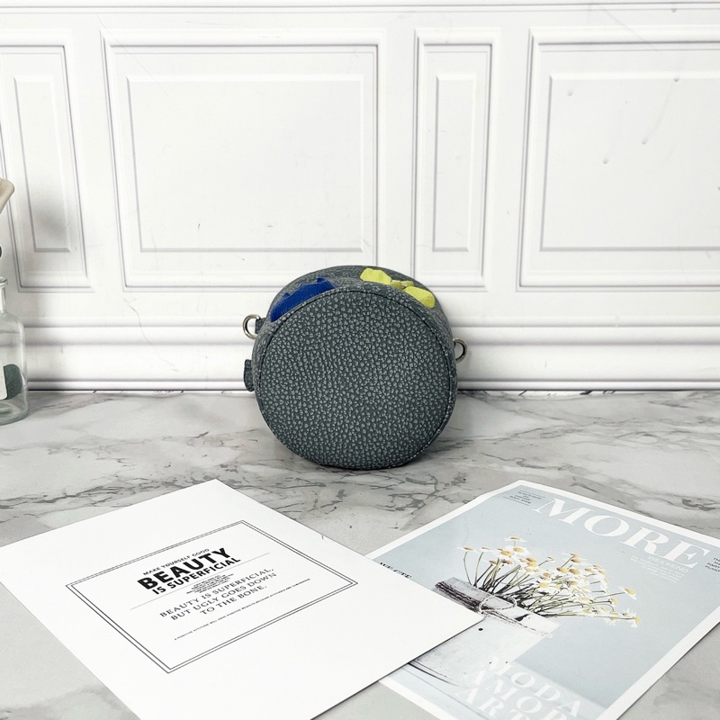 LV Chalk Pouch灰色黏土攀岩系列抽繩小水桶包 芯片款12*16 99新配件塵袋-4