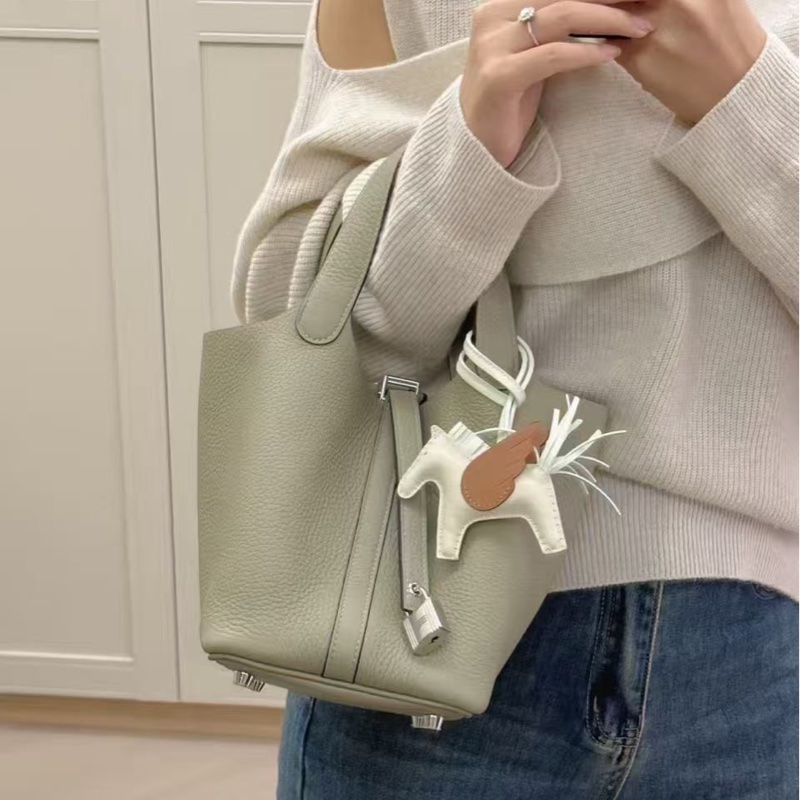 Hermes picotin Lock 18鼠尾草綠銀扣菜籃子水桶手提包18×13.5×19 98新配件塵袋鑰匙鎖-0