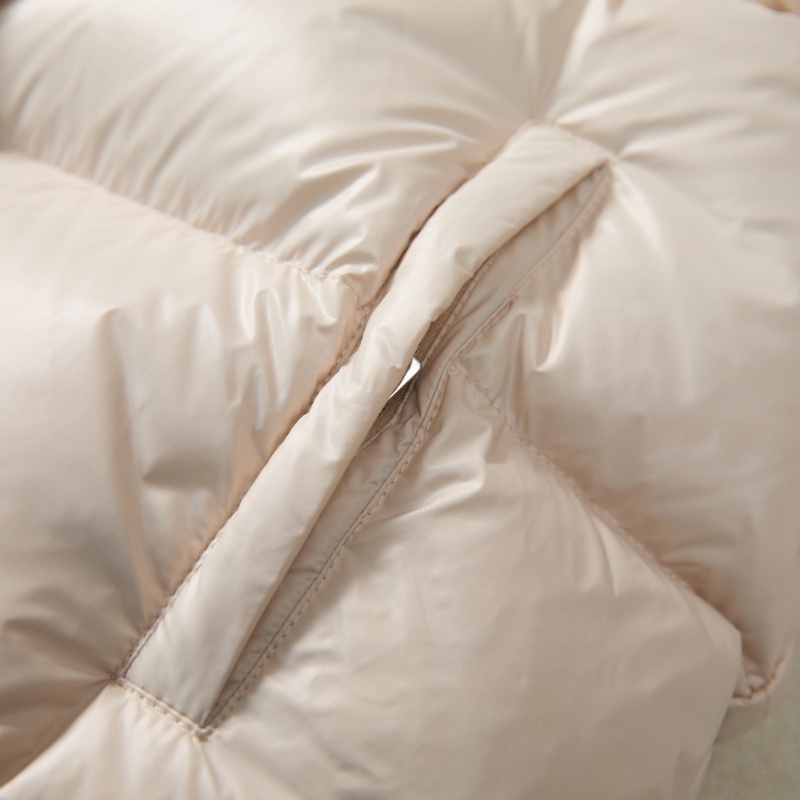 ❤️ MIU MIU 千金風 秋冬必備 時尚羽絨背心-4