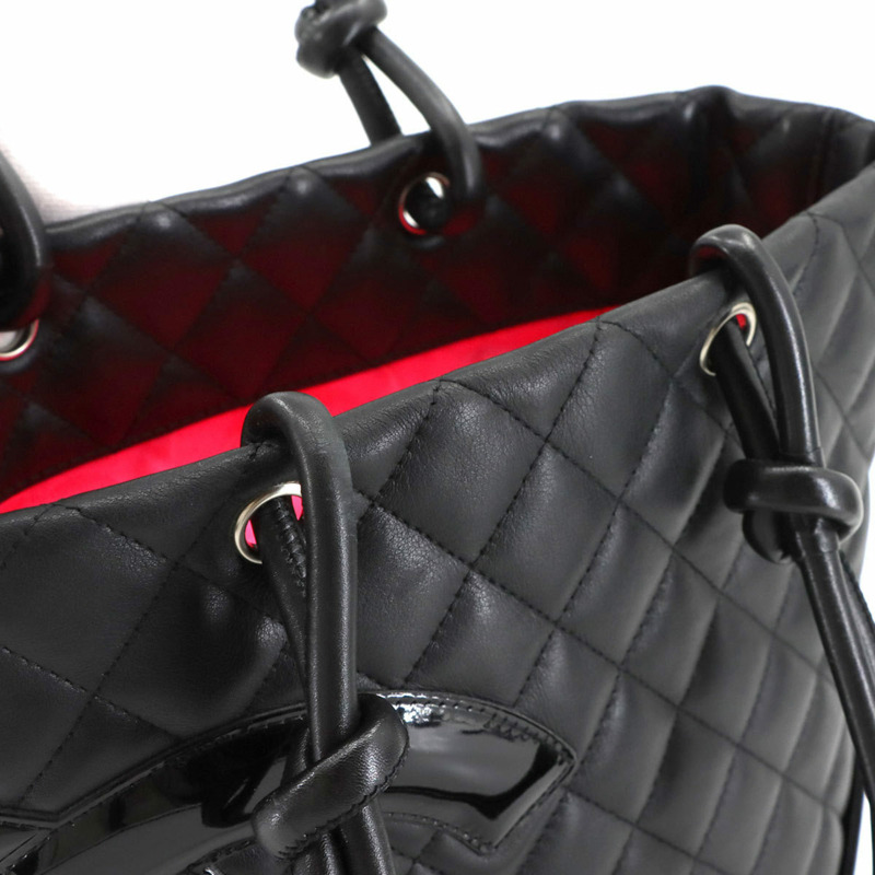 香奈兒 Cambon 系列中型托特包,黑色琺瑯小牛皮配銀色五金 (A25167)-8