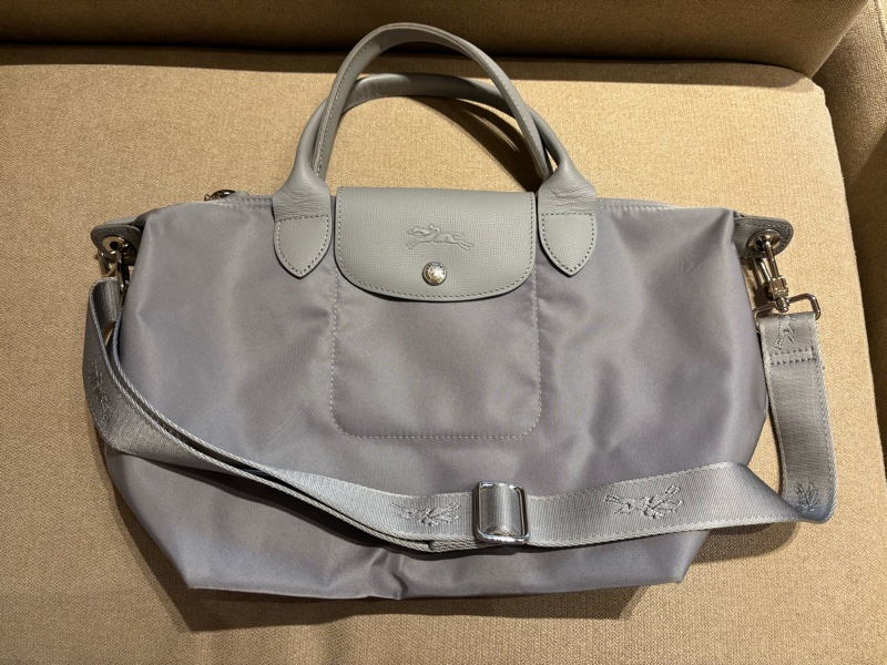 [二手] Longchamp Le Pliage Neo 銀灰色/可調節背帶斜背包/手提包 狀況良好🩶-0