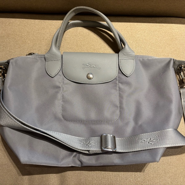 [二手] Longchamp Le Pliage Neo 銀灰色/可調節背帶斜背包/手提包 狀況良好🩶-5