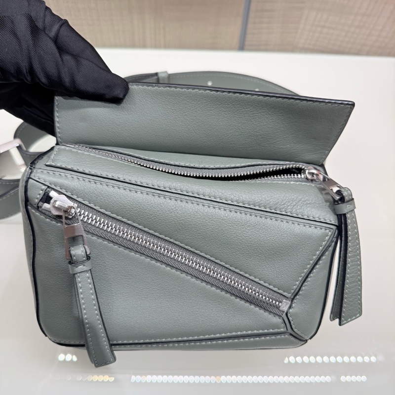 Loewe Mini Puzzle 胸包 98/99新閒置「Dark Sage」鼠尾草綠-2