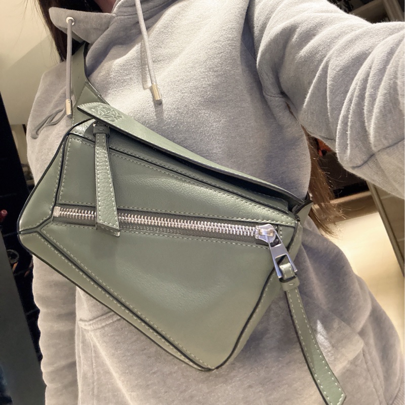 Loewe Mini Puzzle 胸包 98/99新閒置「Dark Sage」鼠尾草綠-3